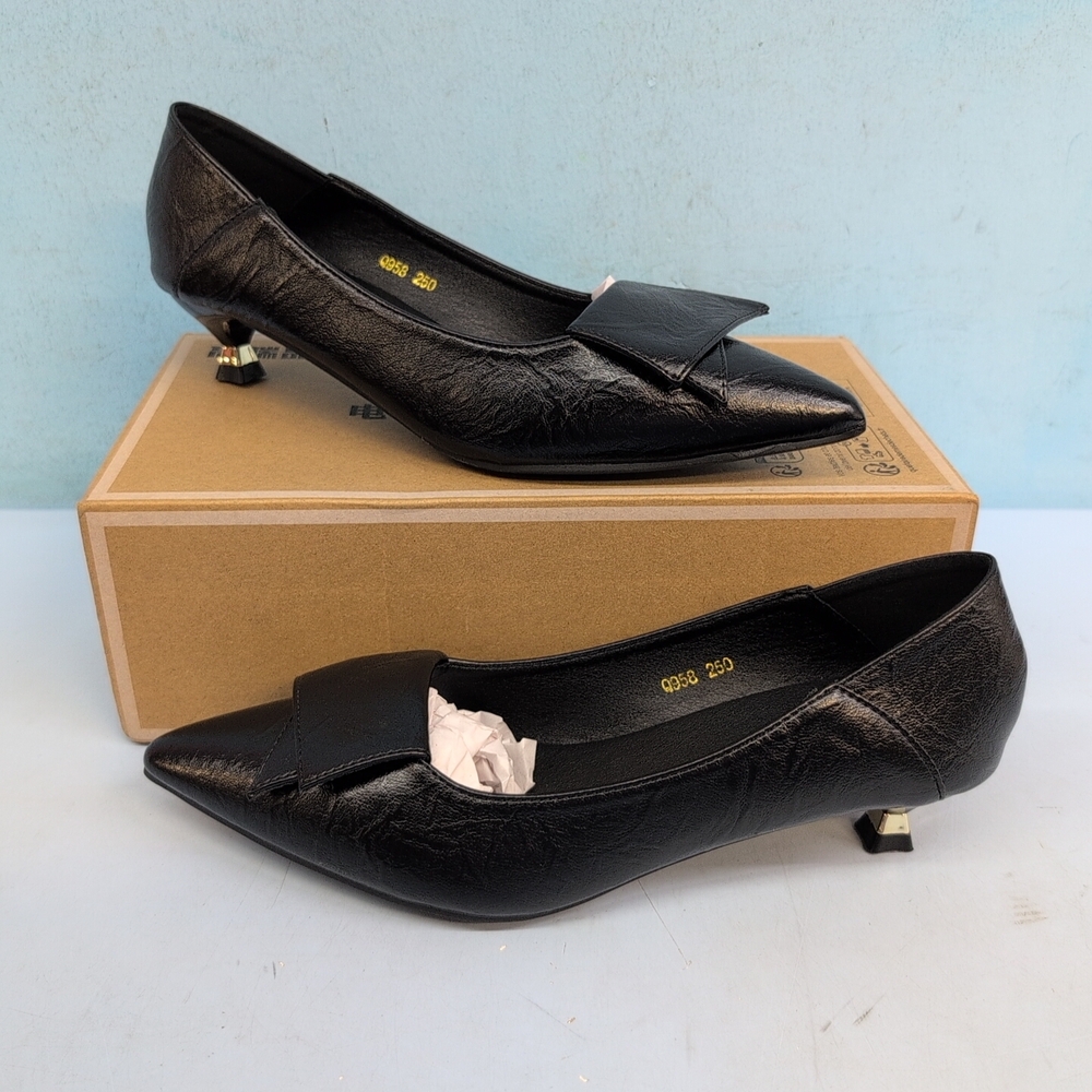 Shein Geometric Decor Point Toe Kitten Heeled Court Pumps US 8 Black